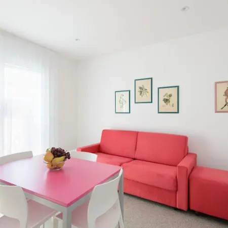 Bright And Colorful In Lignano Apartman